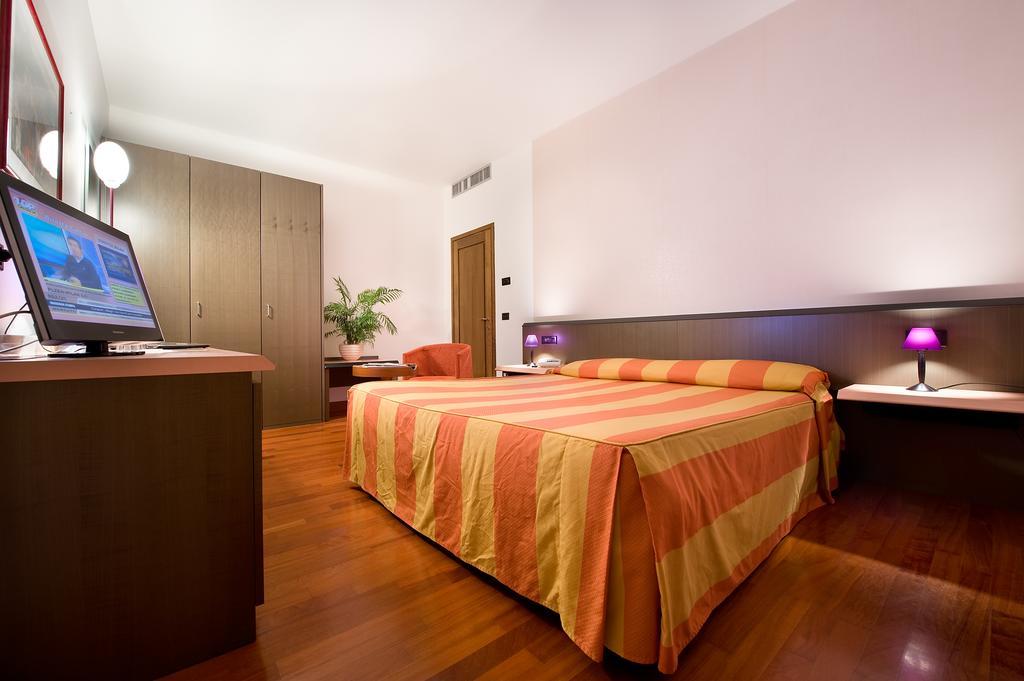 Hotel Campelli Sondrio Zimmer foto